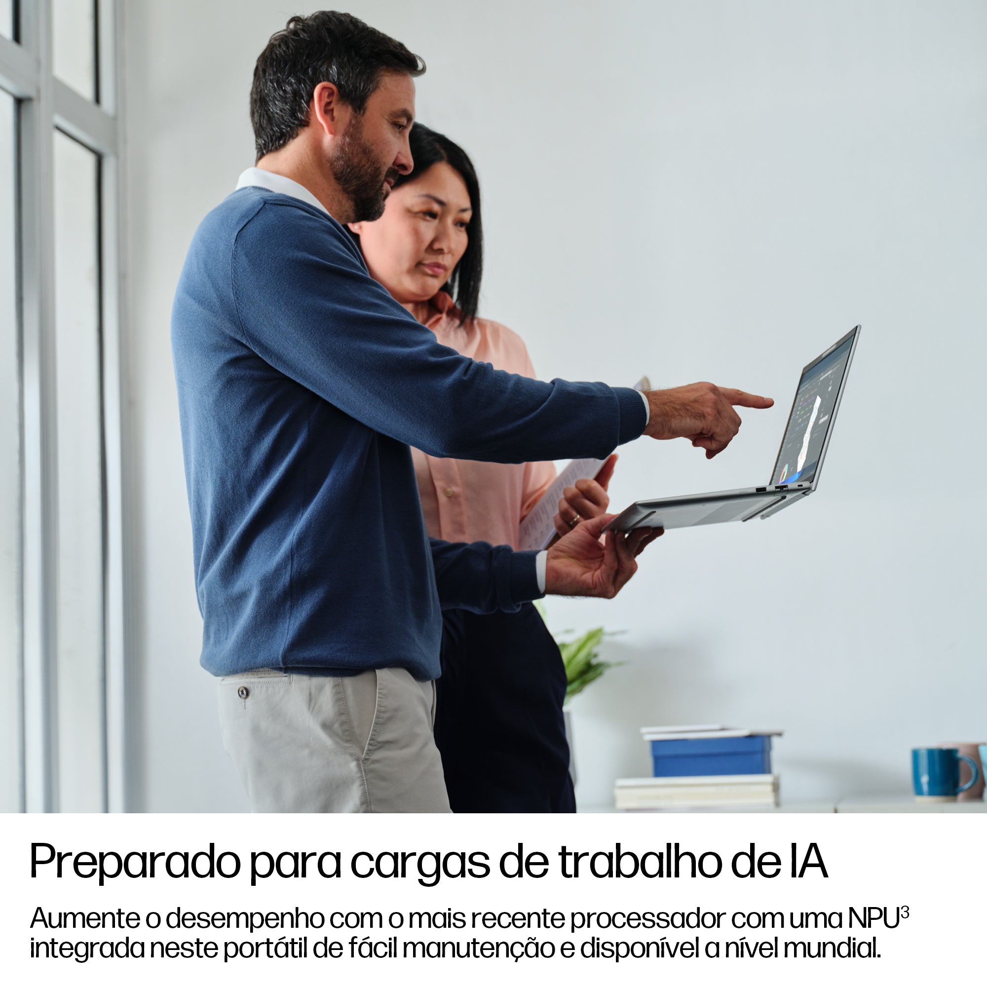 HP EliteBook 6 G1i AI — dobradiça e ventilação