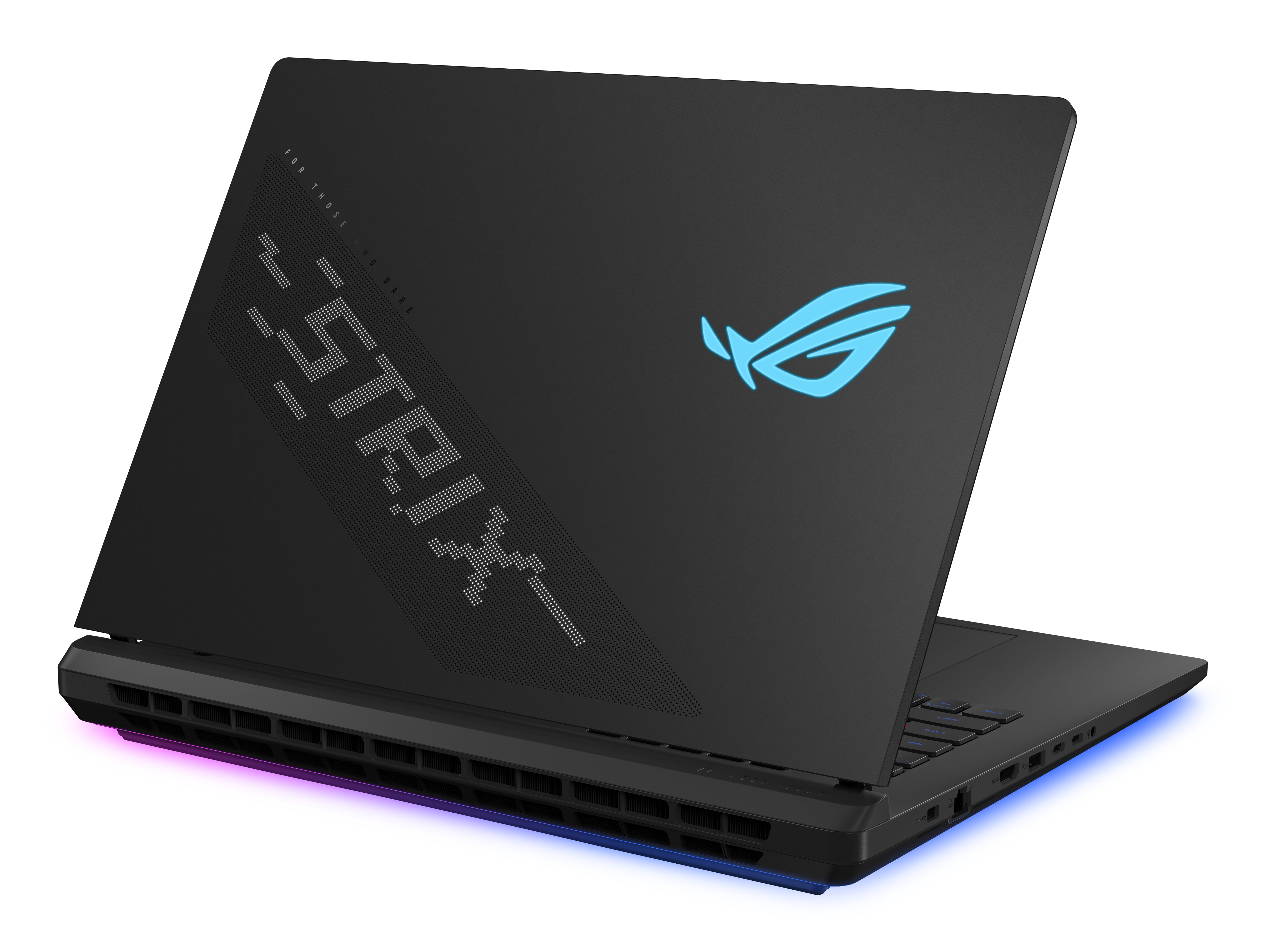 Asus ROG Strix SCAR 18 — tampa com iluminação ROG